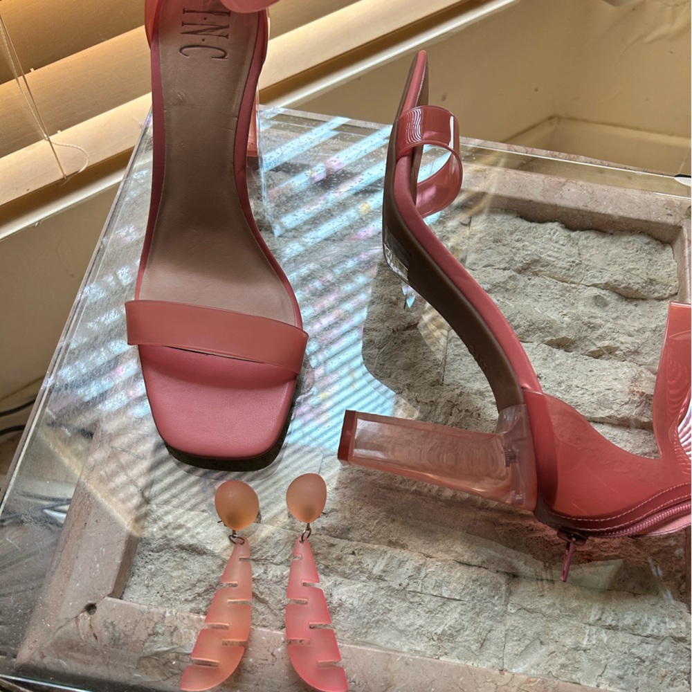Coral strappy sandal with matching earrings